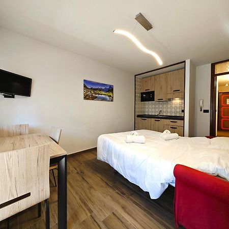 Hostdomus - City Center Apartment 塞斯特雷 外观 照片