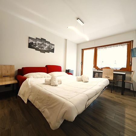 Hostdomus - City Center Apartment 塞斯特雷 外观 照片