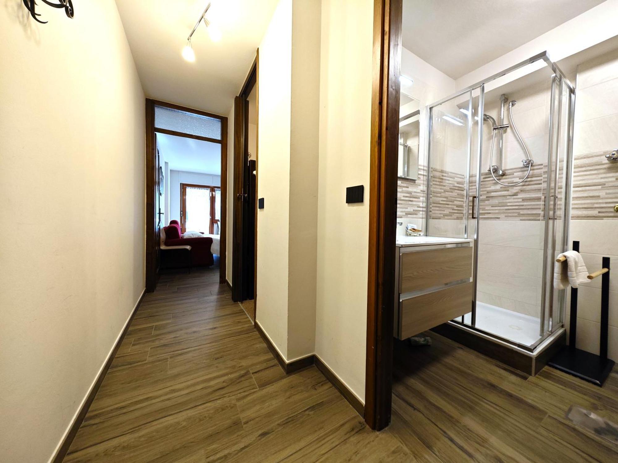Hostdomus - City Center Apartment 塞斯特雷 外观 照片