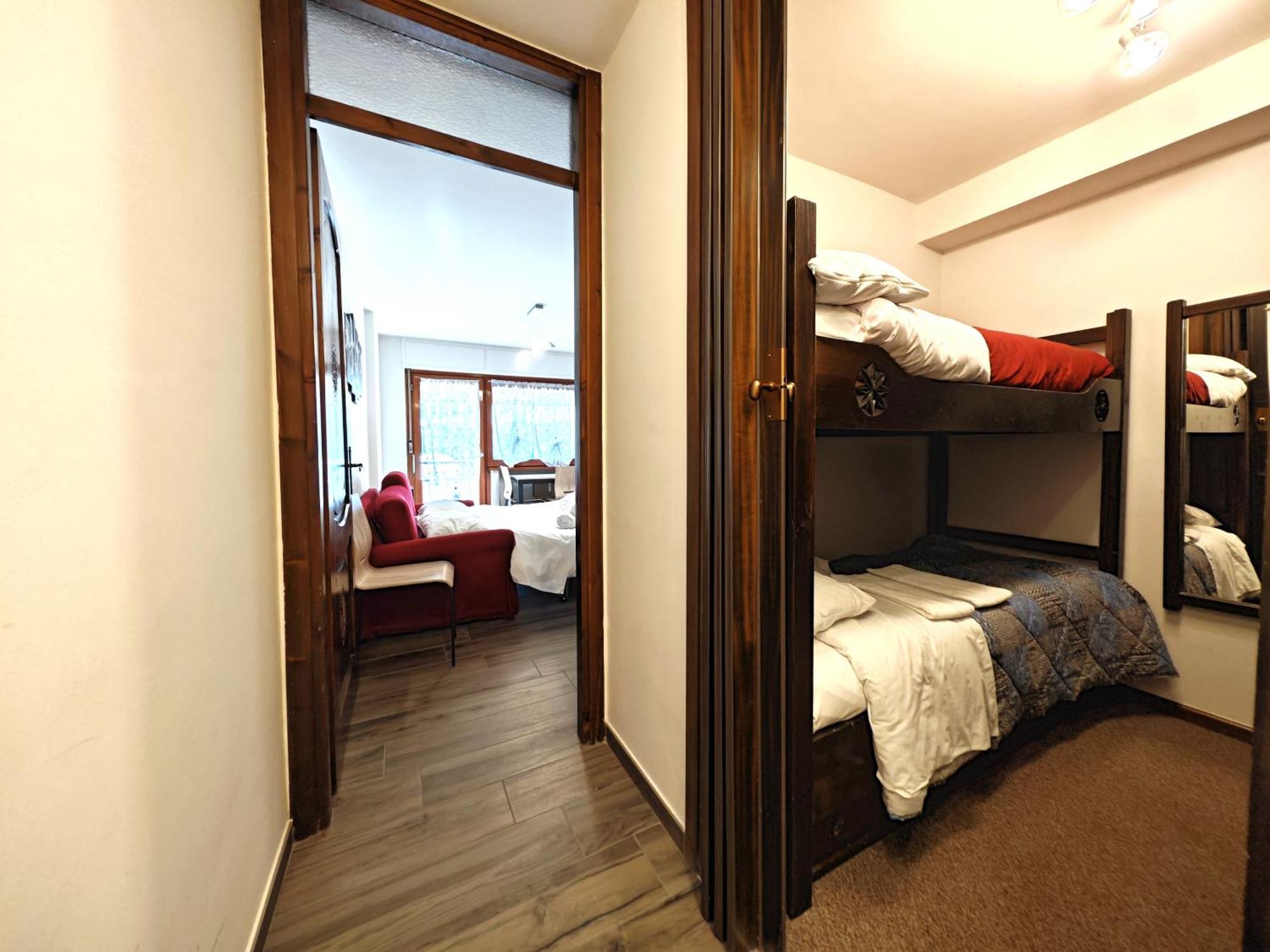 Hostdomus - City Center Apartment 塞斯特雷 外观 照片